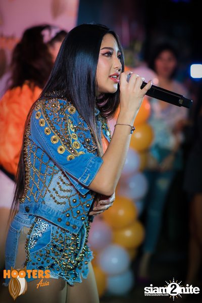 งาน Hooters Silom Grand Opening — photo 109