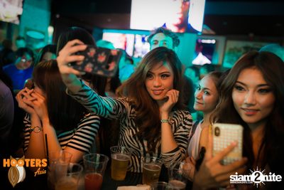 งาน Hooters Silom Grand Opening — photo 113