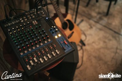 Cantina Acustica ft. Jacob Contin ที่ แคนติน่า ไวน์บาร์ — photo 7