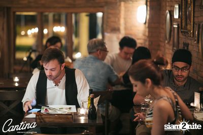 Cantina Acustica ft. Jacob Contin ที่ แคนติน่า ไวน์บาร์ — photo 10