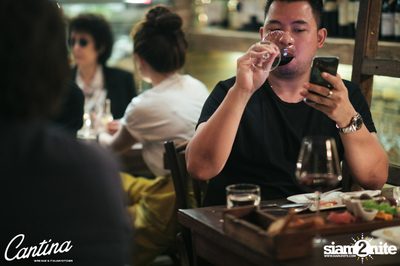 Cantina Acustica ft. Jacob Contin ที่ แคนติน่า ไวน์บาร์ — photo 22