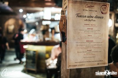 Cantina Acustica ft. Jacob Contin ที่ แคนติน่า ไวน์บาร์ — photo 27