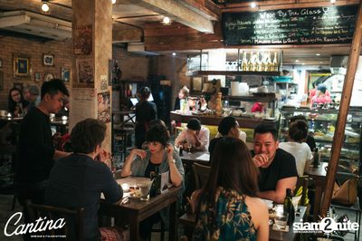 Cantina Acustica ft. Jacob Contin ที่ แคนติน่า ไวน์บาร์ — photo 29