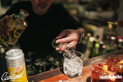 Cantina Acustica ft. Jacob Contin ที่ แคนติน่า ไวน์บาร์ — photo 43