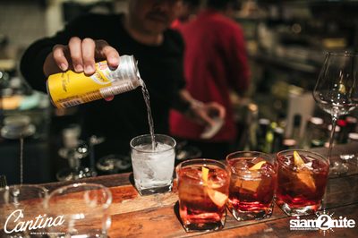 Cantina Acustica ft. Jacob Contin ที่ แคนติน่า ไวน์บาร์ — photo 44