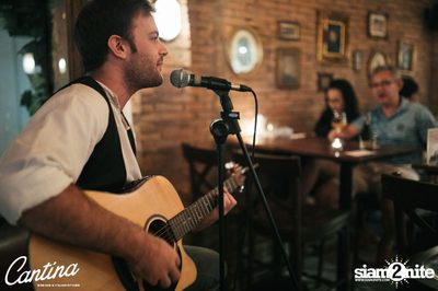 Cantina Acustica ft. Jacob Contin ที่ แคนติน่า ไวน์บาร์ — photo 46