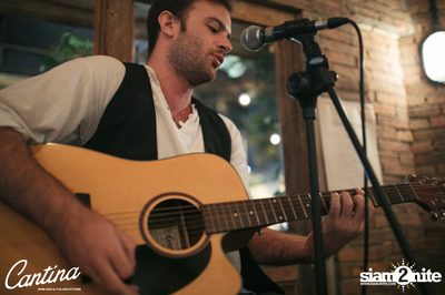 Cantina Acustica ft. Jacob Contin ที่ แคนติน่า ไวน์บาร์ — photo 48