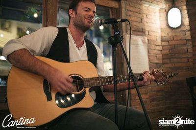 Cantina Acustica ft. Jacob Contin ที่ แคนติน่า ไวน์บาร์ — photo 49