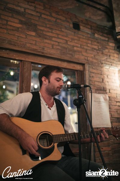 Cantina Acustica ft. Jacob Contin ที่ แคนติน่า ไวน์บาร์ — photo 50