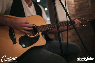 Cantina Acustica ft. Jacob Contin ที่ แคนติน่า ไวน์บาร์ — photo 51