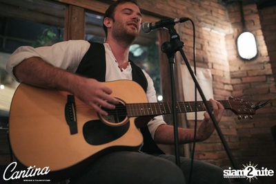 Cantina Acustica ft. Jacob Contin ที่ แคนติน่า ไวน์บาร์ — photo 52