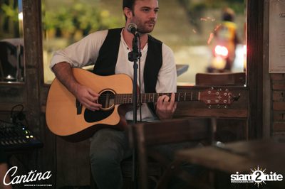 Cantina Acustica ft. Jacob Contin ที่ แคนติน่า ไวน์บาร์ — photo 53