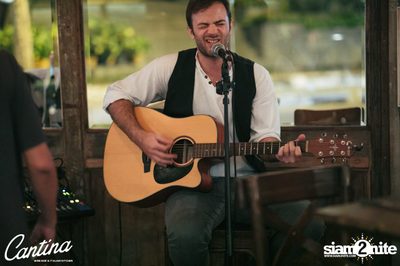 Cantina Acustica ft. Jacob Contin ที่ แคนติน่า ไวน์บาร์ — photo 55