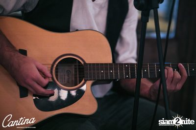 Cantina Acustica ft. Jacob Contin ที่ แคนติน่า ไวน์บาร์ — photo 58