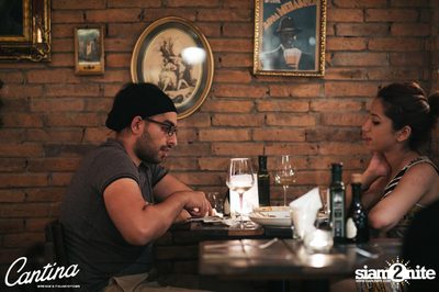 Cantina Acustica ft. Jacob Contin ที่ แคนติน่า ไวน์บาร์ — photo 61