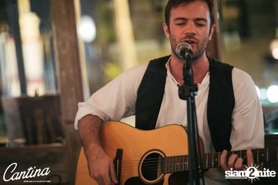 Cantina Acustica ft. Jacob Contin ที่ แคนติน่า ไวน์บาร์ — photo 62