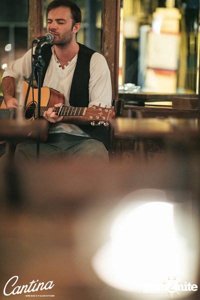 Cantina Acustica ft. Jacob Contin ที่ แคนติน่า ไวน์บาร์ — photo 63
