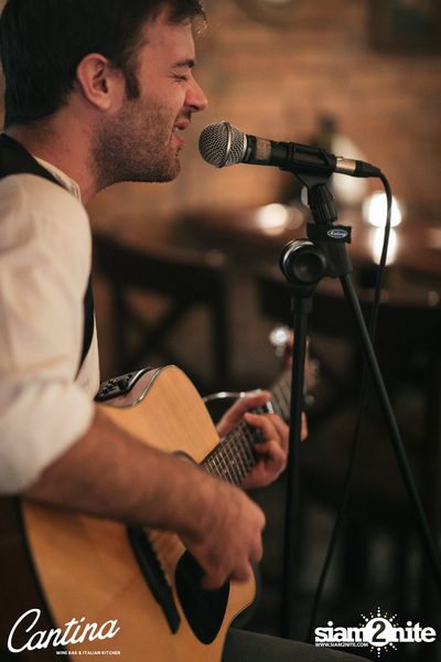 Cantina Acustica ft. Jacob Contin ที่ แคนติน่า ไวน์บาร์ — photo 65