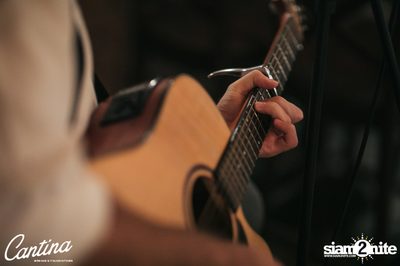 Cantina Acustica ft. Jacob Contin ที่ แคนติน่า ไวน์บาร์ — photo 66