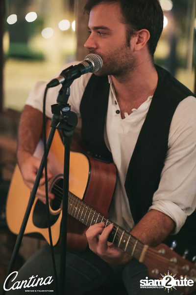 Cantina Acustica ft. Jacob Contin ที่ แคนติน่า ไวน์บาร์ — photo 77
