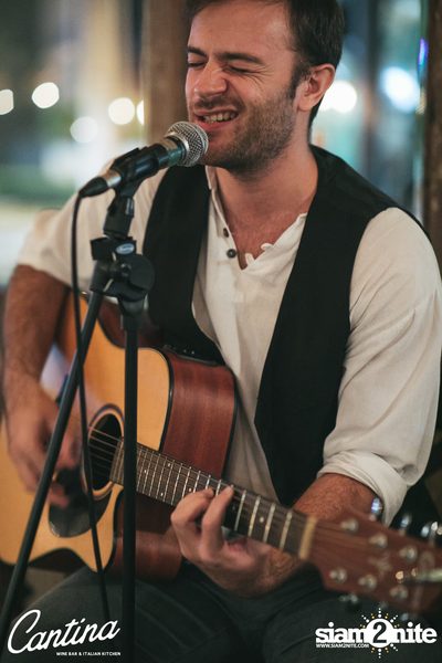 Cantina Acustica ft. Jacob Contin ที่ แคนติน่า ไวน์บาร์ — photo 78