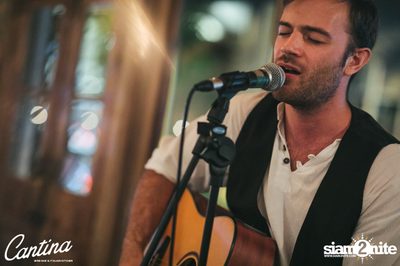 Cantina Acustica ft. Jacob Contin ที่ แคนติน่า ไวน์บาร์ — photo 79