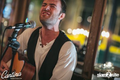 Cantina Acustica ft. Jacob Contin ที่ แคนติน่า ไวน์บาร์ — photo 80