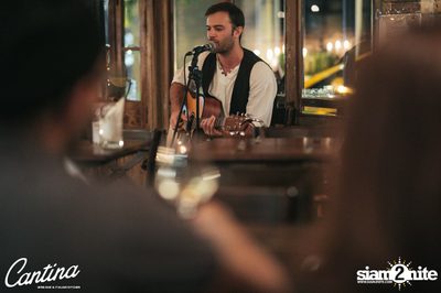 Cantina Acustica ft. Jacob Contin ที่ แคนติน่า ไวน์บาร์ — photo 92