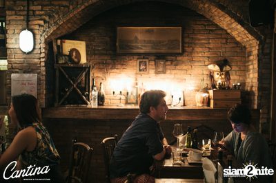 Cantina Acustica ft. Jacob Contin ที่ แคนติน่า ไวน์บาร์ — photo 95