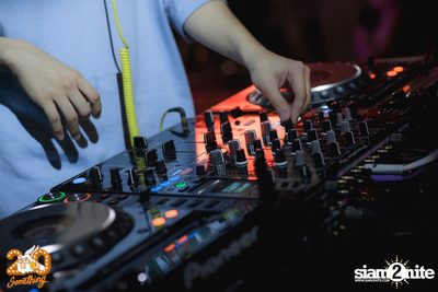 Make Up Party w/ Thaitanium at 20Something Bar — photo 9