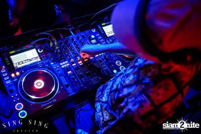BLING IT กับ Bangkok Invaders ที่ ซิง ซิง เธียเตอร์ — photo 22