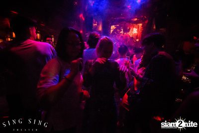 BLING IT กับ Bangkok Invaders ที่ ซิง ซิง เธียเตอร์ — photo 35