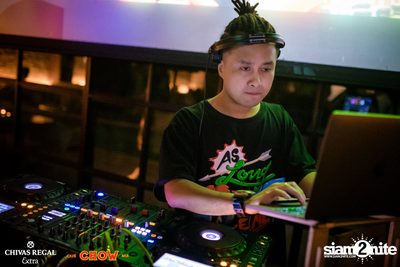 Bangkok Invaders at CHOW Bar & Cafe — photo 4