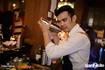 Bangkok Invaders at CHOW Bar & Cafe — photo 126