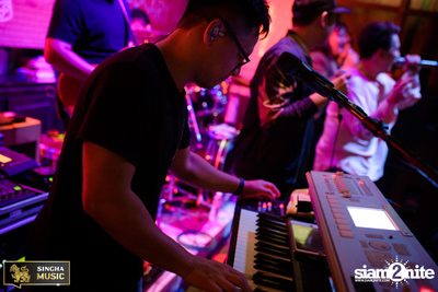 Singha Music w/ Aof Pongsak at Atmos (Album 2) — photo 148