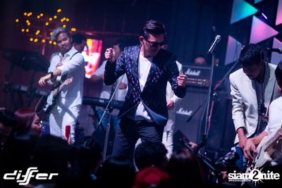 Light It Up Party ที่ ดิฟเฟอร์ ผับ พัทยา — photo 18