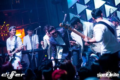 Light It Up Party ที่ ดิฟเฟอร์ ผับ พัทยา — photo 20