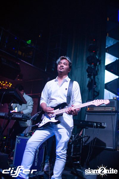 Light It Up Party ที่ ดิฟเฟอร์ ผับ พัทยา — photo 32