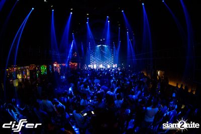 Light It Up Party ที่ ดิฟเฟอร์ ผับ พัทยา — photo 37
