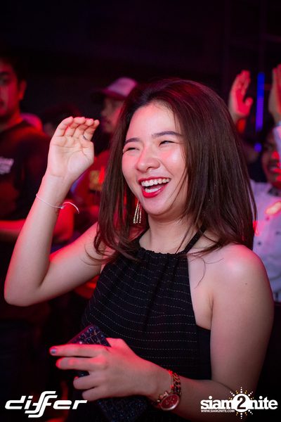 Light It Up Party ที่ ดิฟเฟอร์ ผับ พัทยา — photo 43