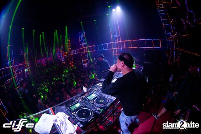 Light It Up Party ที่ ดิฟเฟอร์ ผับ พัทยา — photo 65