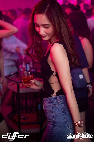 Light It Up Party ที่ ดิฟเฟอร์ ผับ พัทยา — photo 87