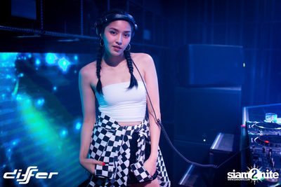 Light It Up Party ที่ ดิฟเฟอร์ ผับ พัทยา — photo 108