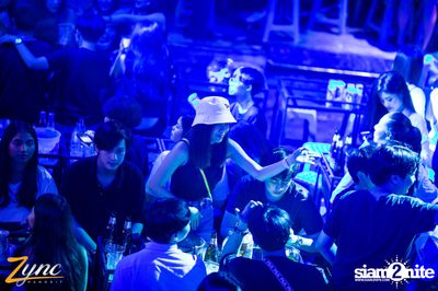 Back to School Party กับ Atom Chanakan ที่ ซิงค์ รังสิต — photo 9