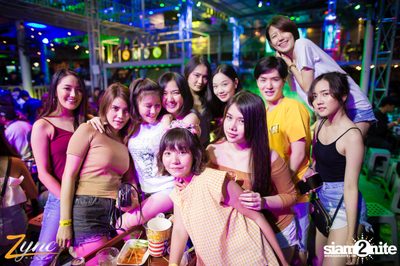 Back to School Party กับ Atom Chanakan ที่ ซิงค์ รังสิต — photo 18
