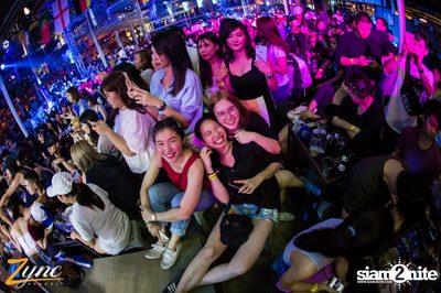 Back to School Party กับ Atom Chanakan ที่ ซิงค์ รังสิต — photo 144