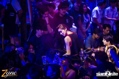 Back to School Party กับ Atom Chanakan ที่ ซิงค์ รังสิต — photo 166