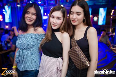 Back to School Party กับ Atom Chanakan ที่ ซิงค์ รังสิต — photo 194
