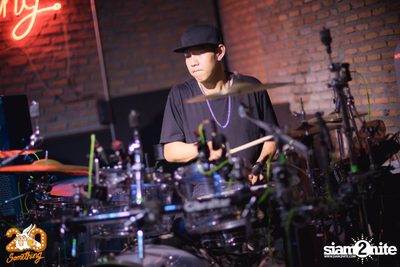 Boom Boom Cash at 20Something Bar — photo 15