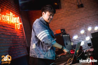 Boom Boom Cash at 20Something Bar — photo 123